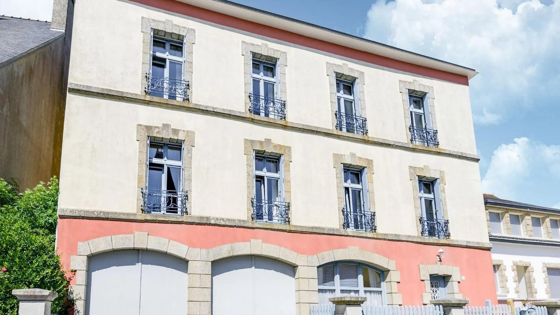 Apartment Is Approx 100 Metres From The Atlantic Le Pouldu 0*,